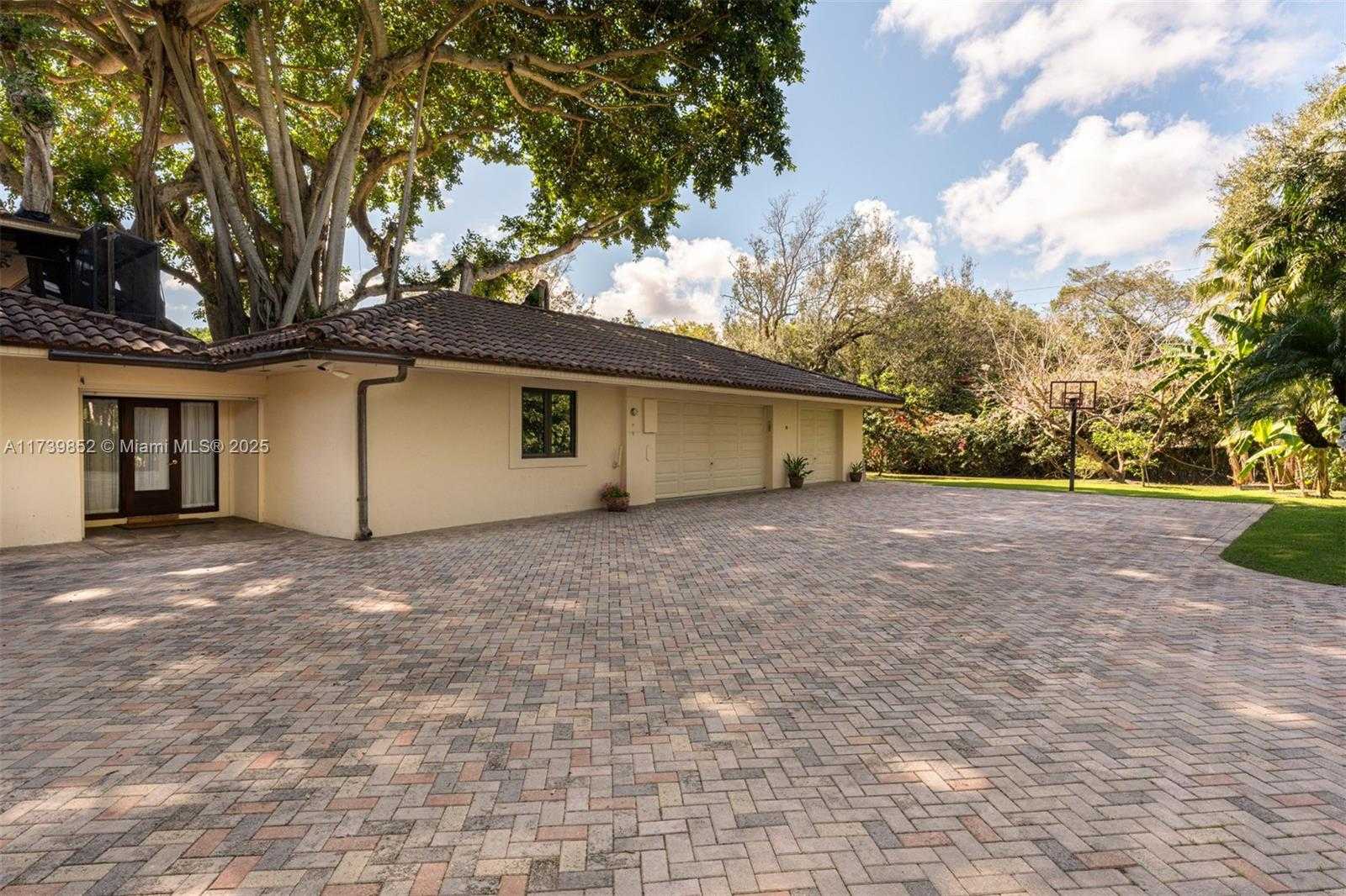 Small Image of 9490 OLD CUTLER LN, Coral Gables Number 4