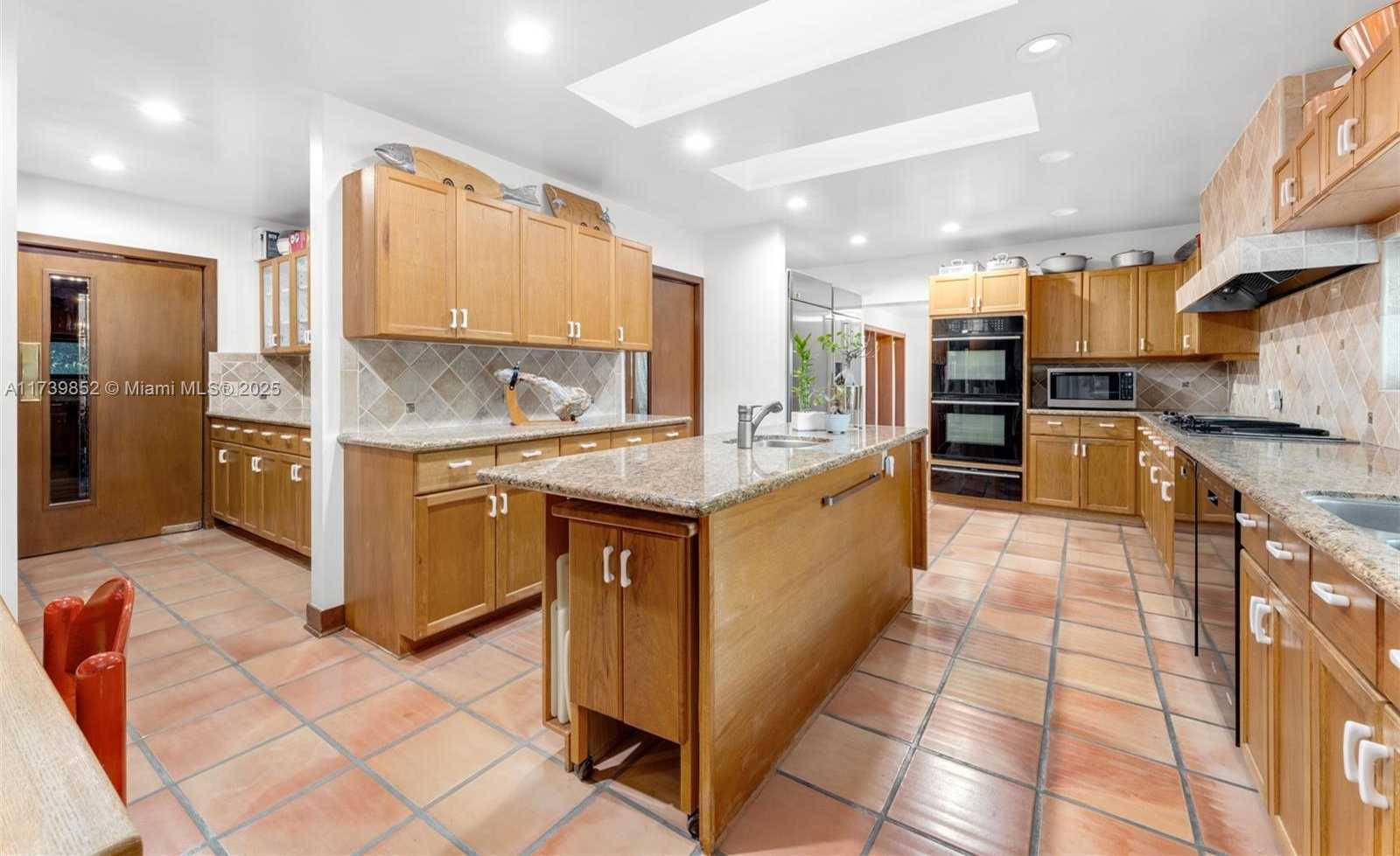 Small Image of 9490 OLD CUTLER LN, Coral Gables Number 7