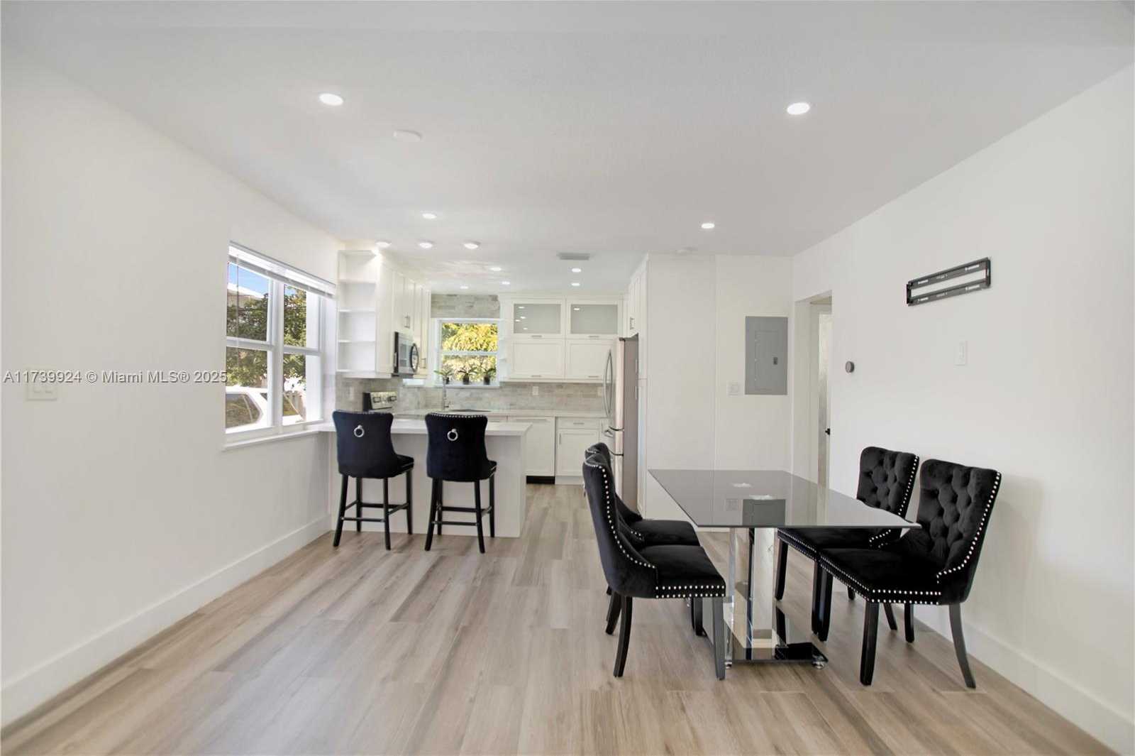 Small Image of 923 HOLLYWOOD BLVD, Hollywood Number 15