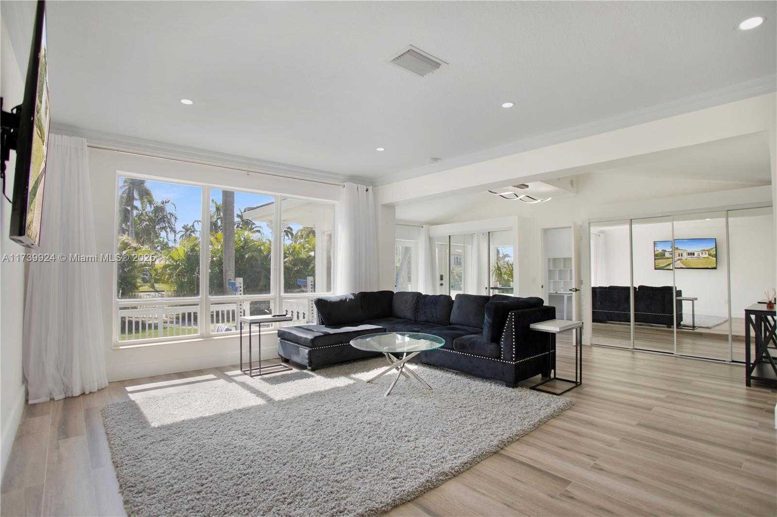 Small Image of 923 HOLLYWOOD BLVD, Hollywood Number 2