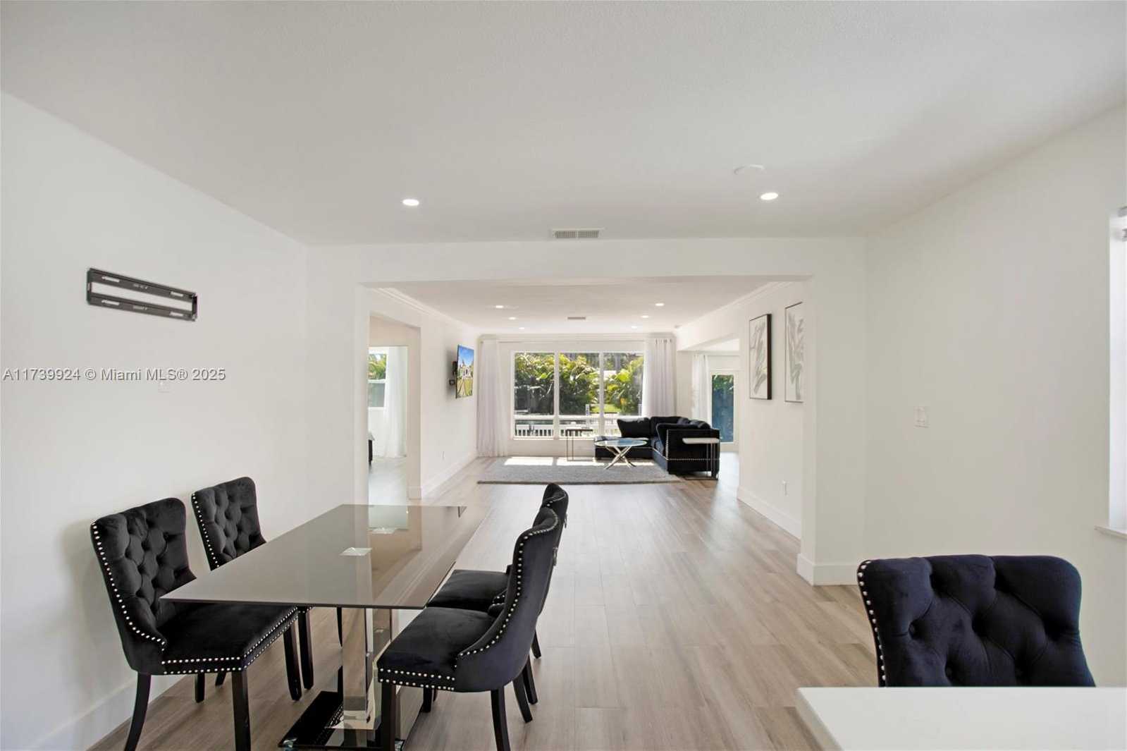 Small Image of 923 HOLLYWOOD BLVD, Hollywood Number 22