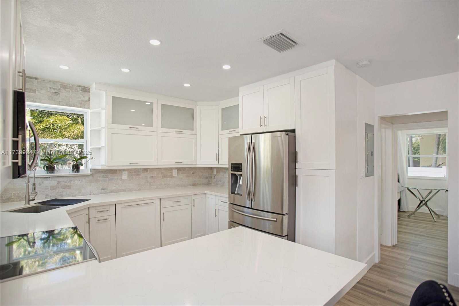 Small Image of 923 HOLLYWOOD BLVD, Hollywood Number 23