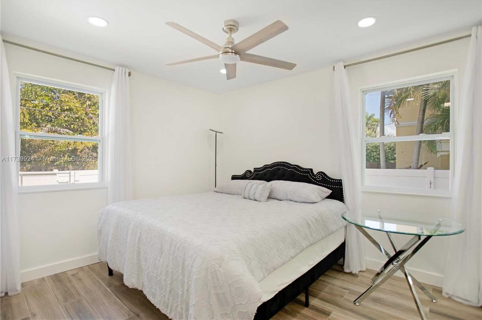 Small Image of 923 HOLLYWOOD BLVD, Hollywood Number 29