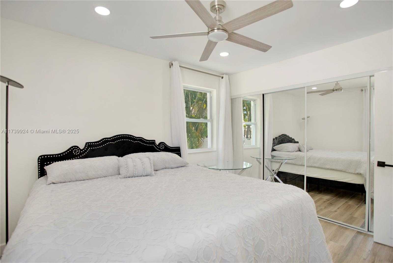 Small Image of 923 HOLLYWOOD BLVD, Hollywood Number 30
