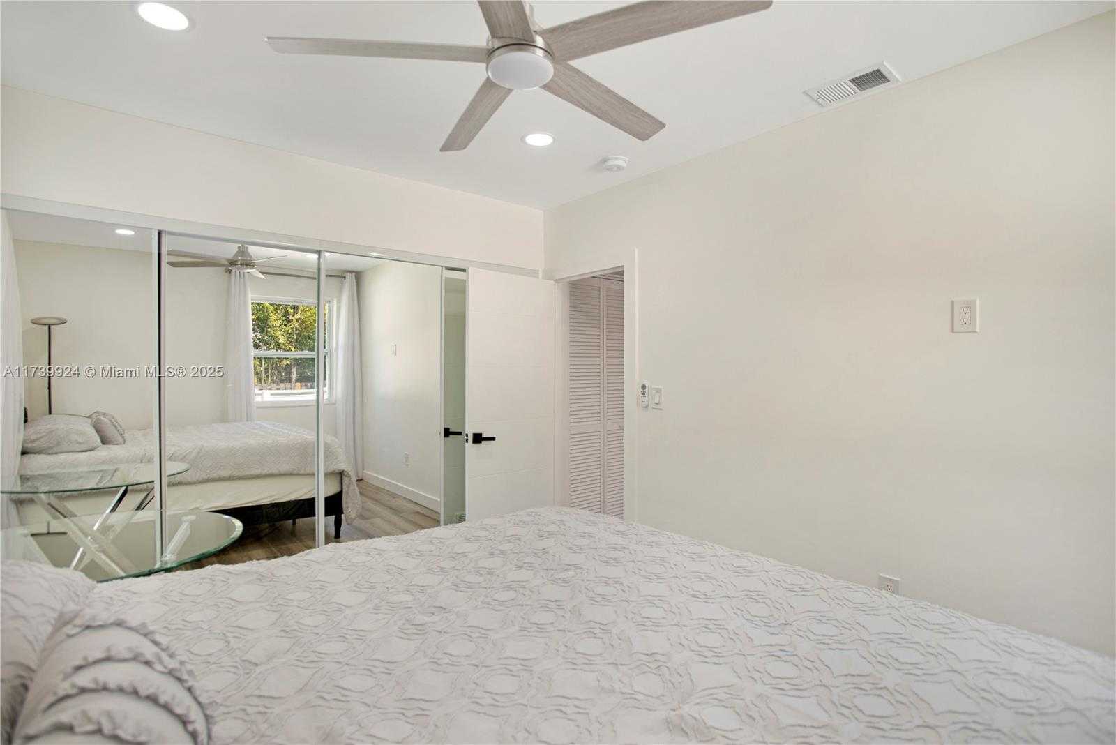 Small Image of 923 HOLLYWOOD BLVD, Hollywood Number 33