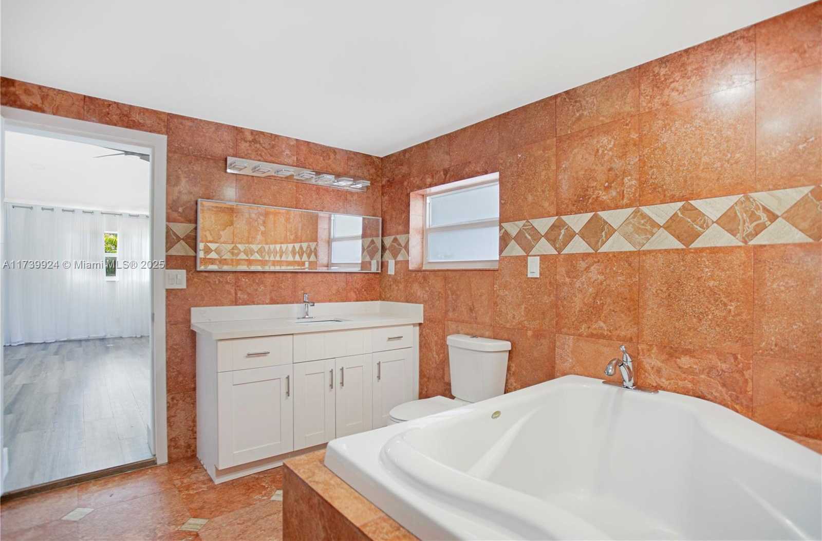 Small Image of 923 HOLLYWOOD BLVD, Hollywood Number 34