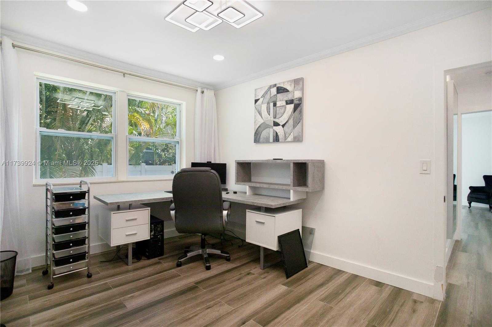 Small Image of 923 HOLLYWOOD BLVD, Hollywood Number 35