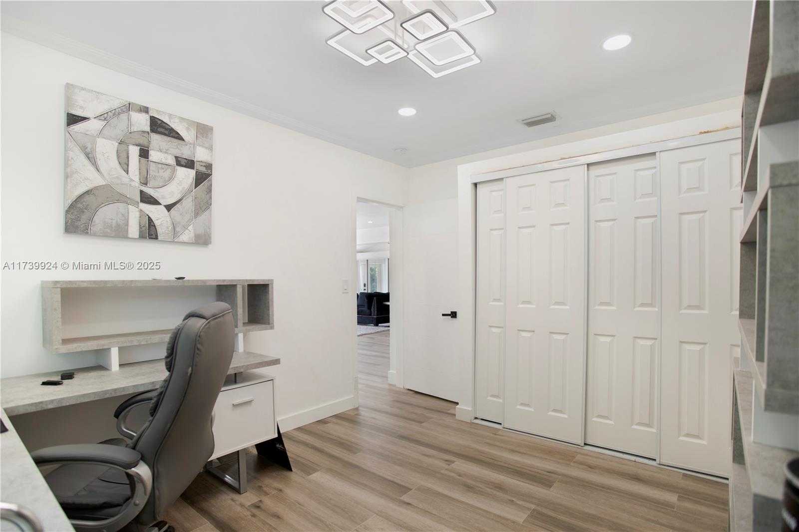 Small Image of 923 HOLLYWOOD BLVD, Hollywood Number 36