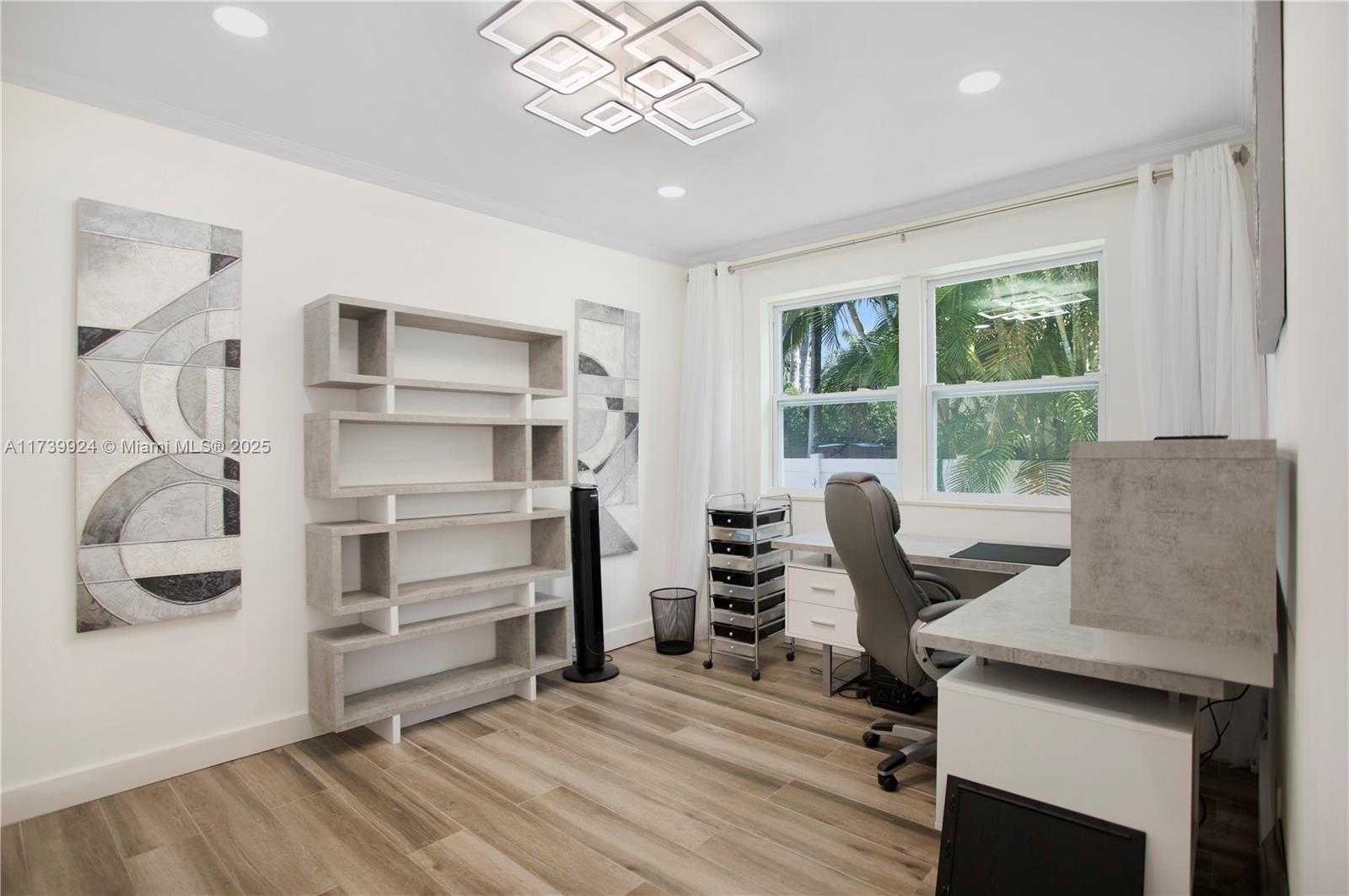 Small Image of 923 HOLLYWOOD BLVD, Hollywood Number 37