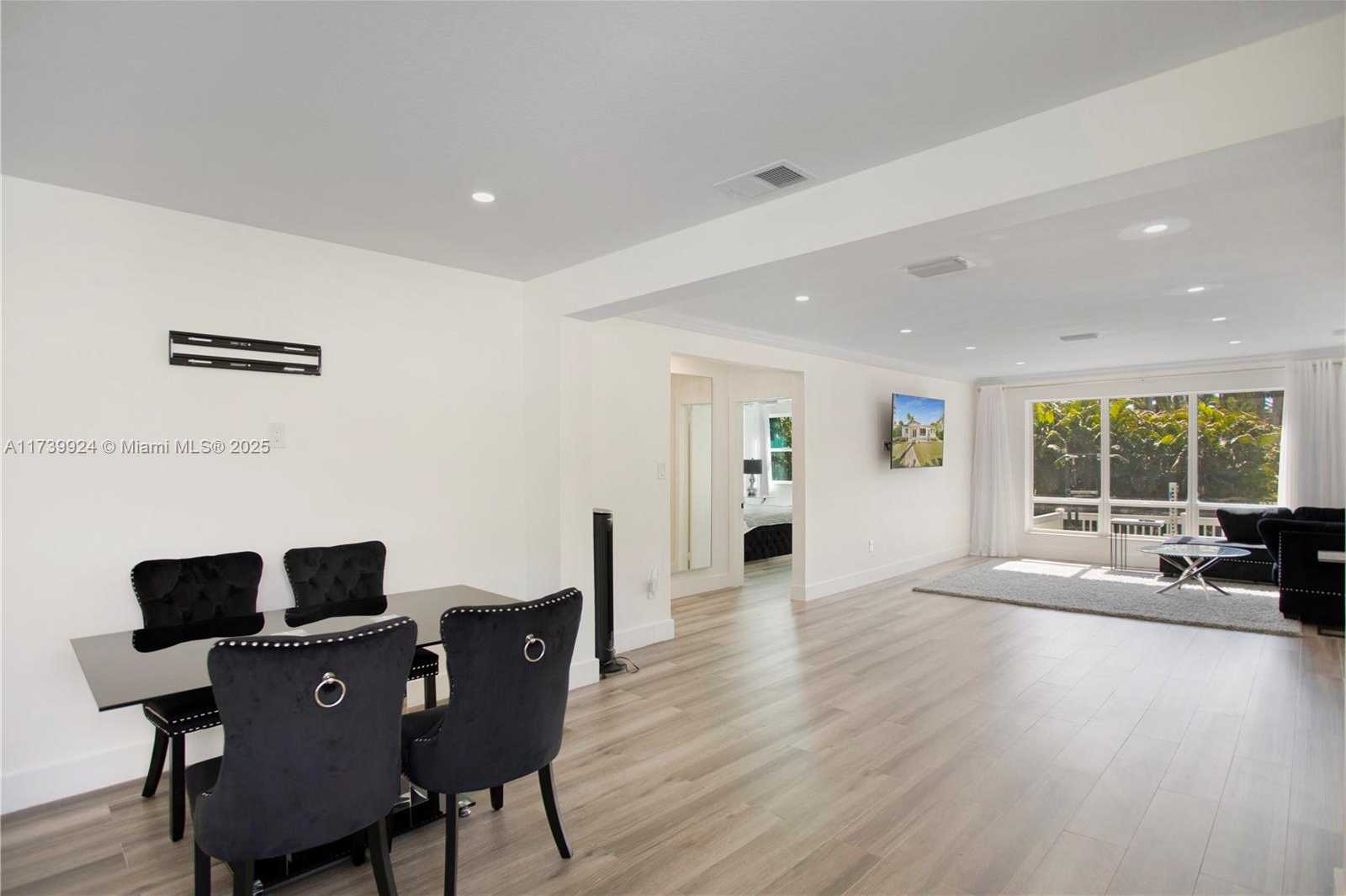 Small Image of 923 HOLLYWOOD BLVD, Hollywood Number 5