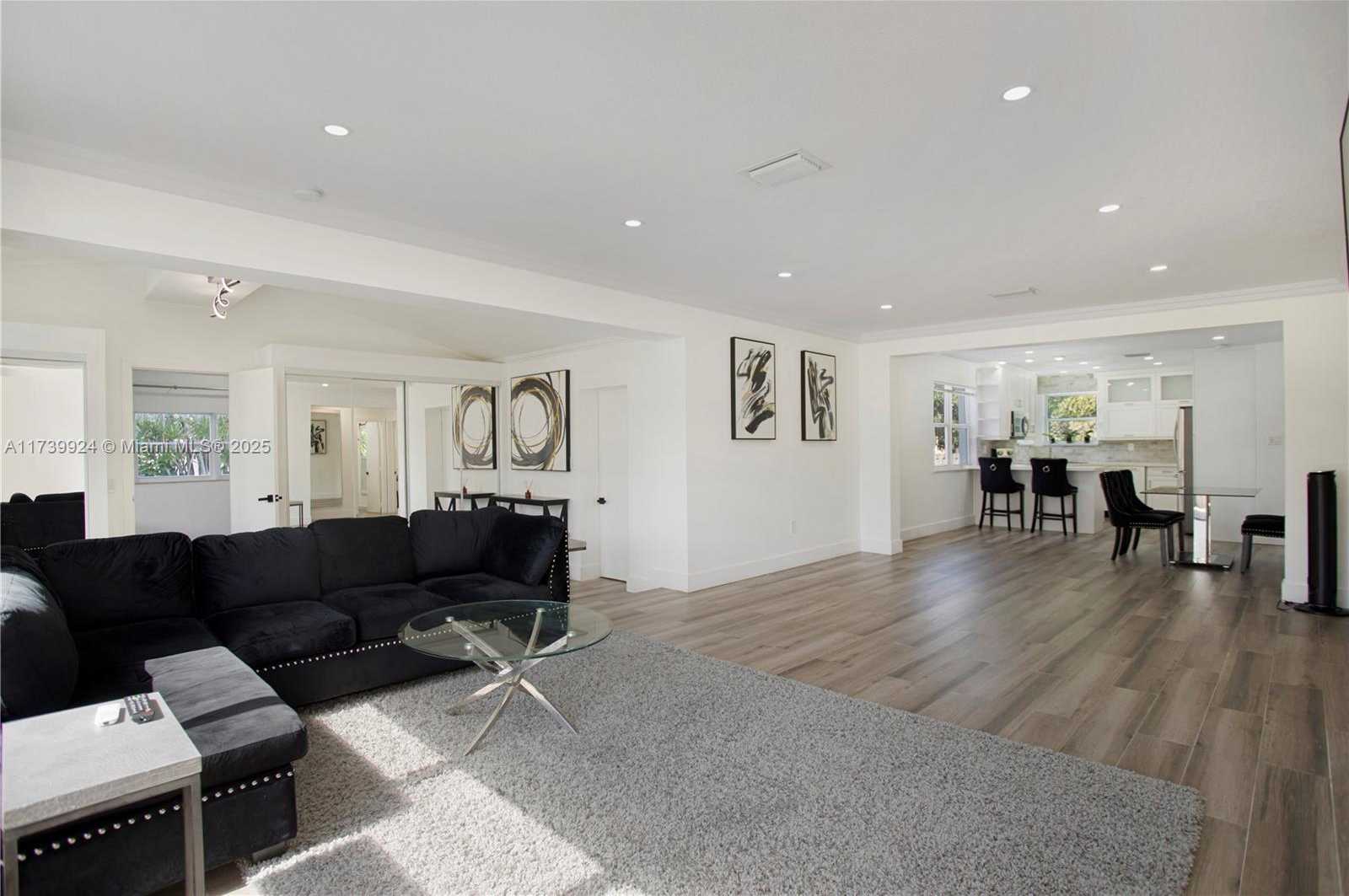 Small Image of 923 HOLLYWOOD BLVD, Hollywood Number 6