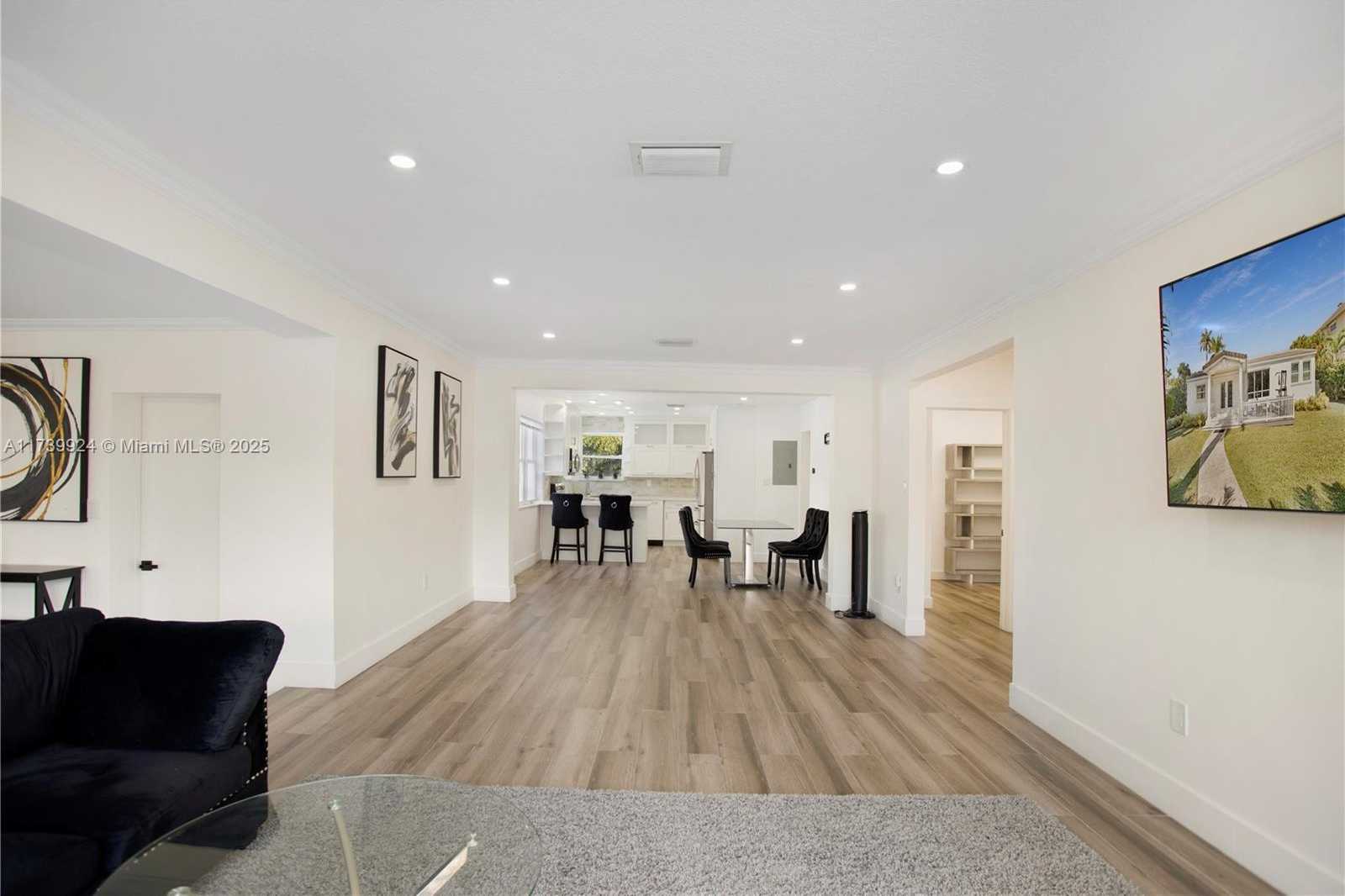 Small Image of 923 HOLLYWOOD BLVD, Hollywood Number 7