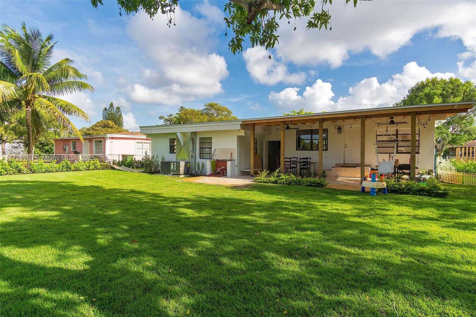 Small Image of 425 NORTH WEST 122ND ST, North Miami Number 24