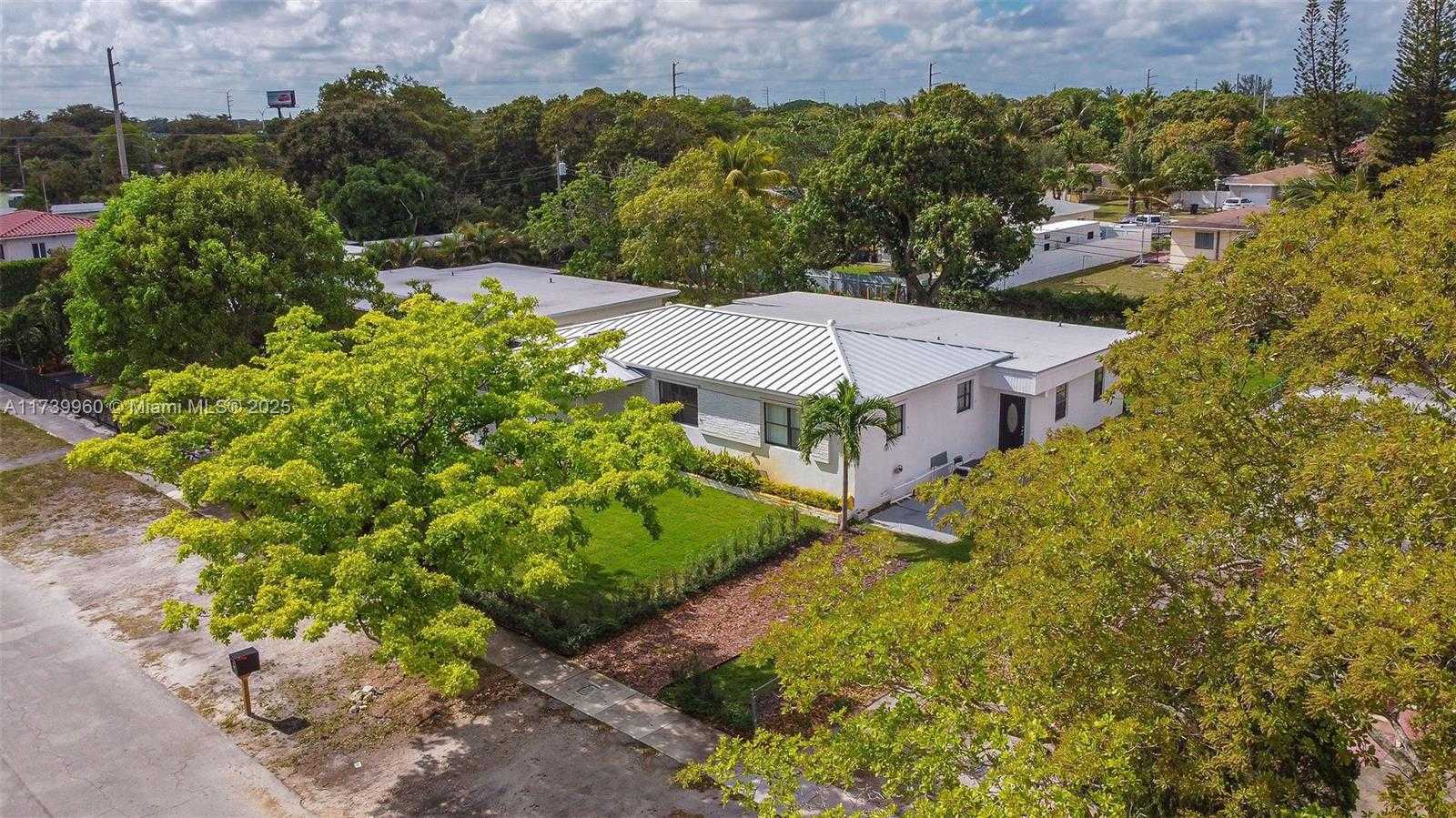 Small Image of 425 NORTH WEST 122ND ST, North Miami Number 29