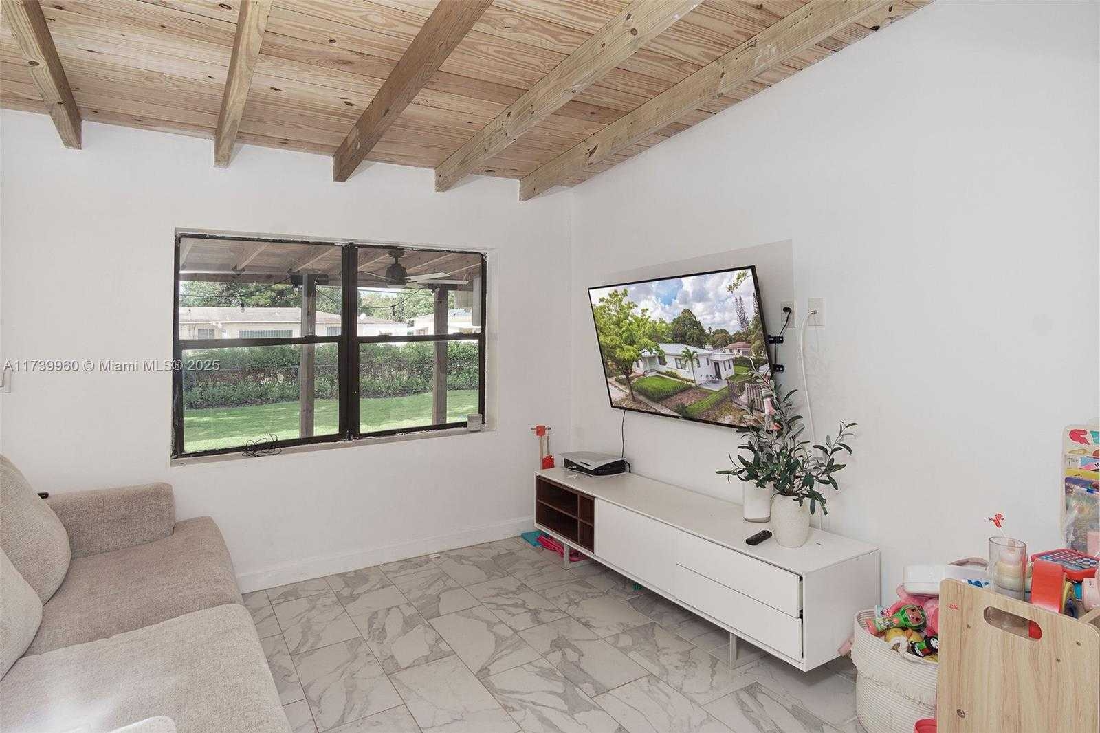 Small Image of 425 NORTH WEST 122ND ST, North Miami Number 8