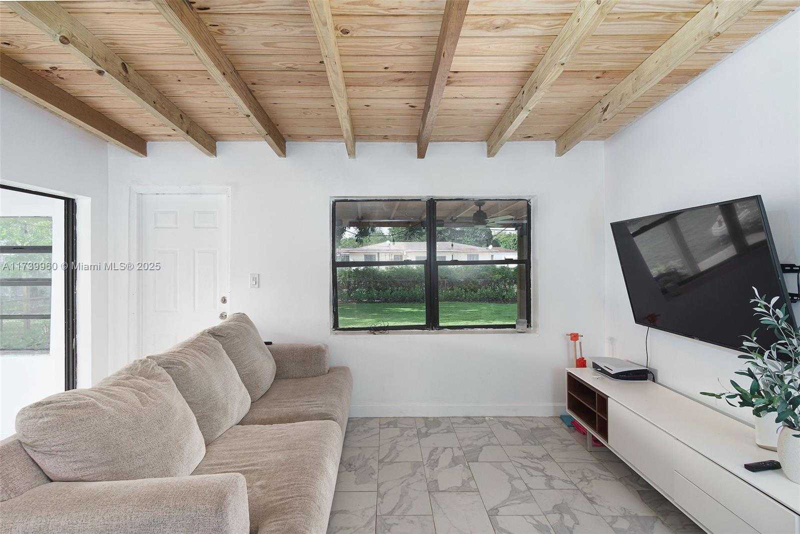 Small Image of 425 NORTH WEST 122ND ST, North Miami Number 9