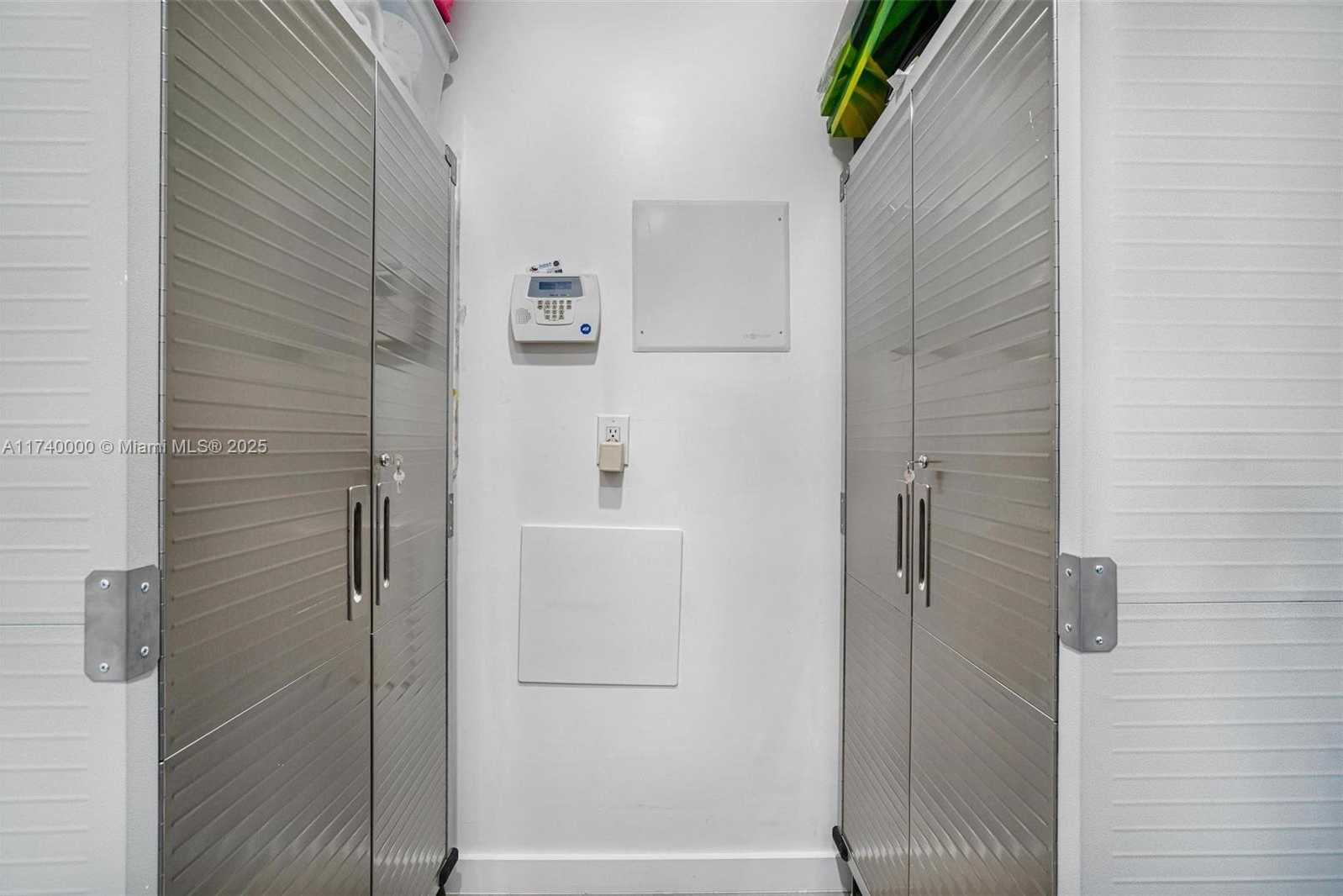 Small Image of 2923 MADISON ST, Hollywood Number 17
