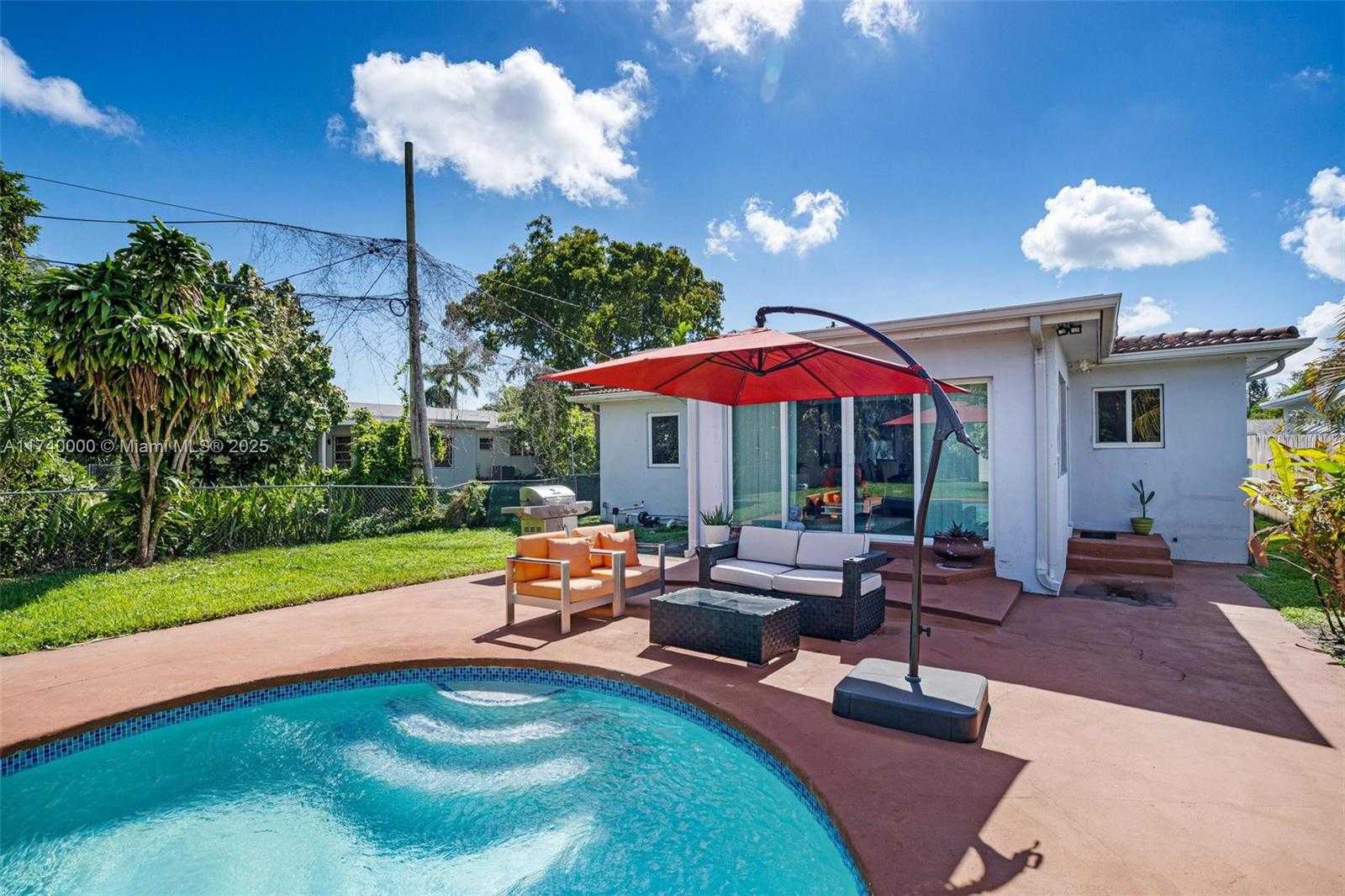 Small Image of 2923 MADISON ST, Hollywood Number 2