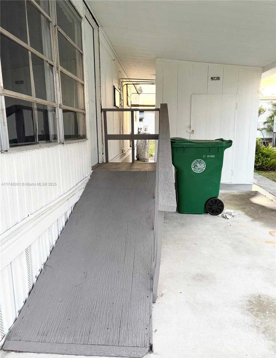 Small Image of 1941 SOUTH WEST 85TH TER, Davie Number 12