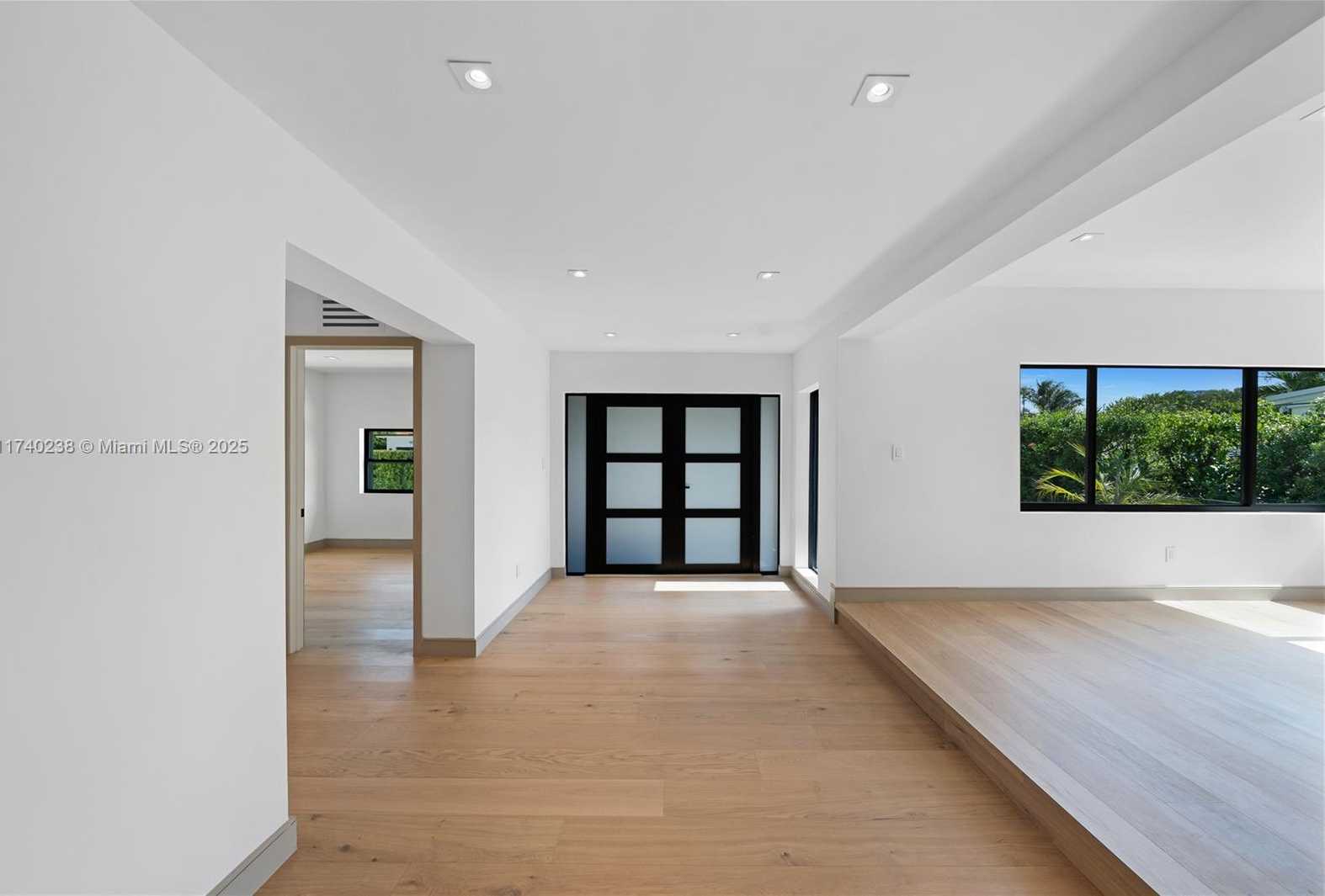 Small Image of 9048 DICKENS AVE, Surfside Number 10
