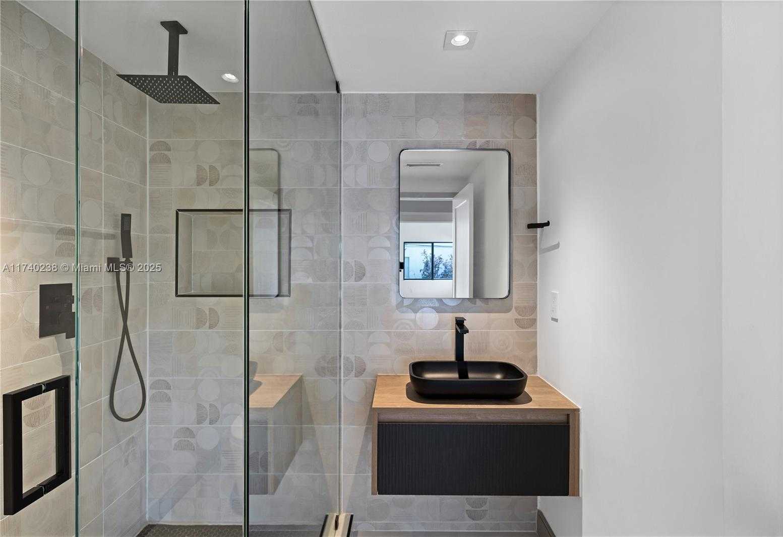 Small Image of 9048 DICKENS AVE, Surfside Number 13