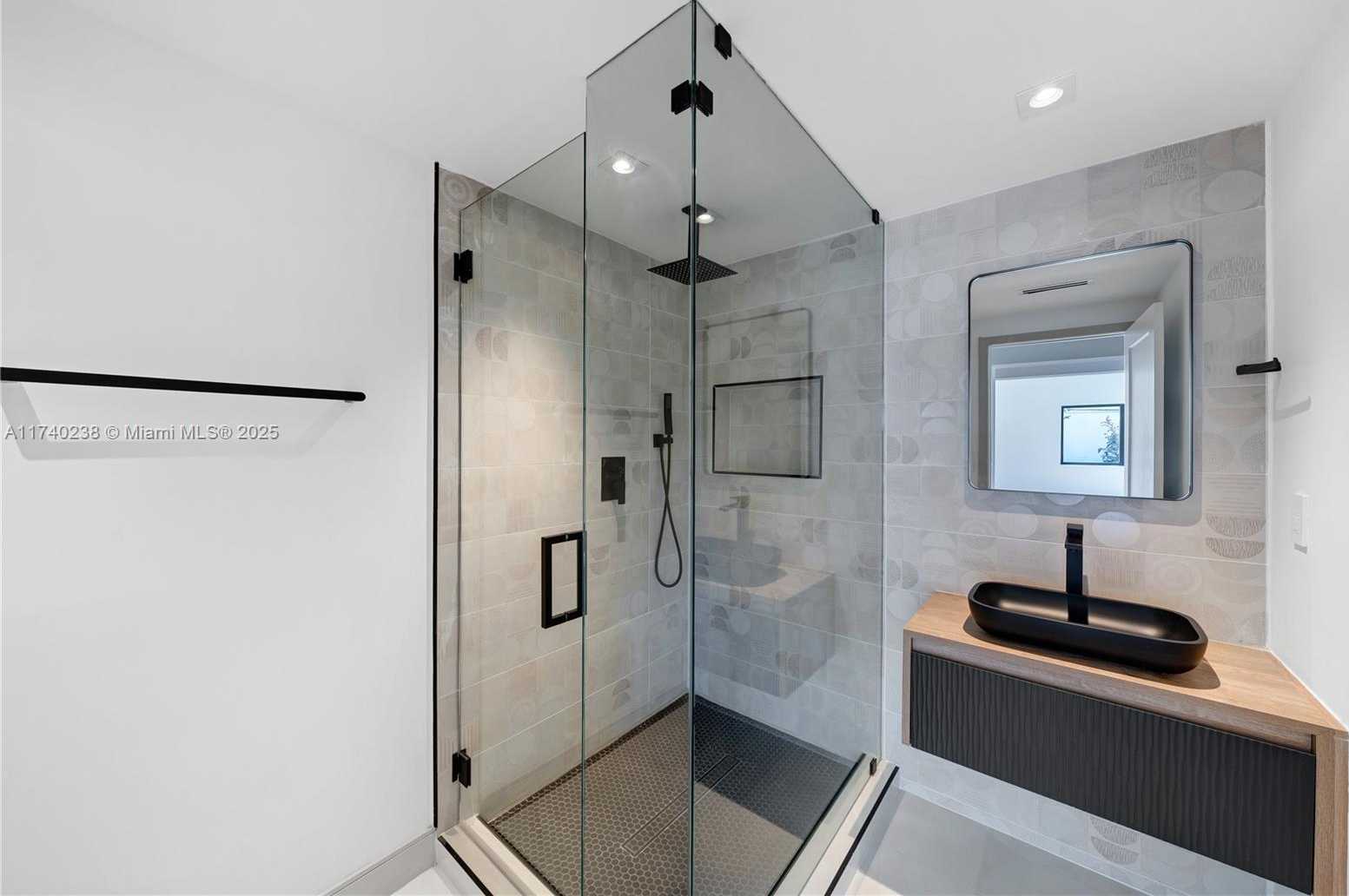 Small Image of 9048 DICKENS AVE, Surfside Number 14