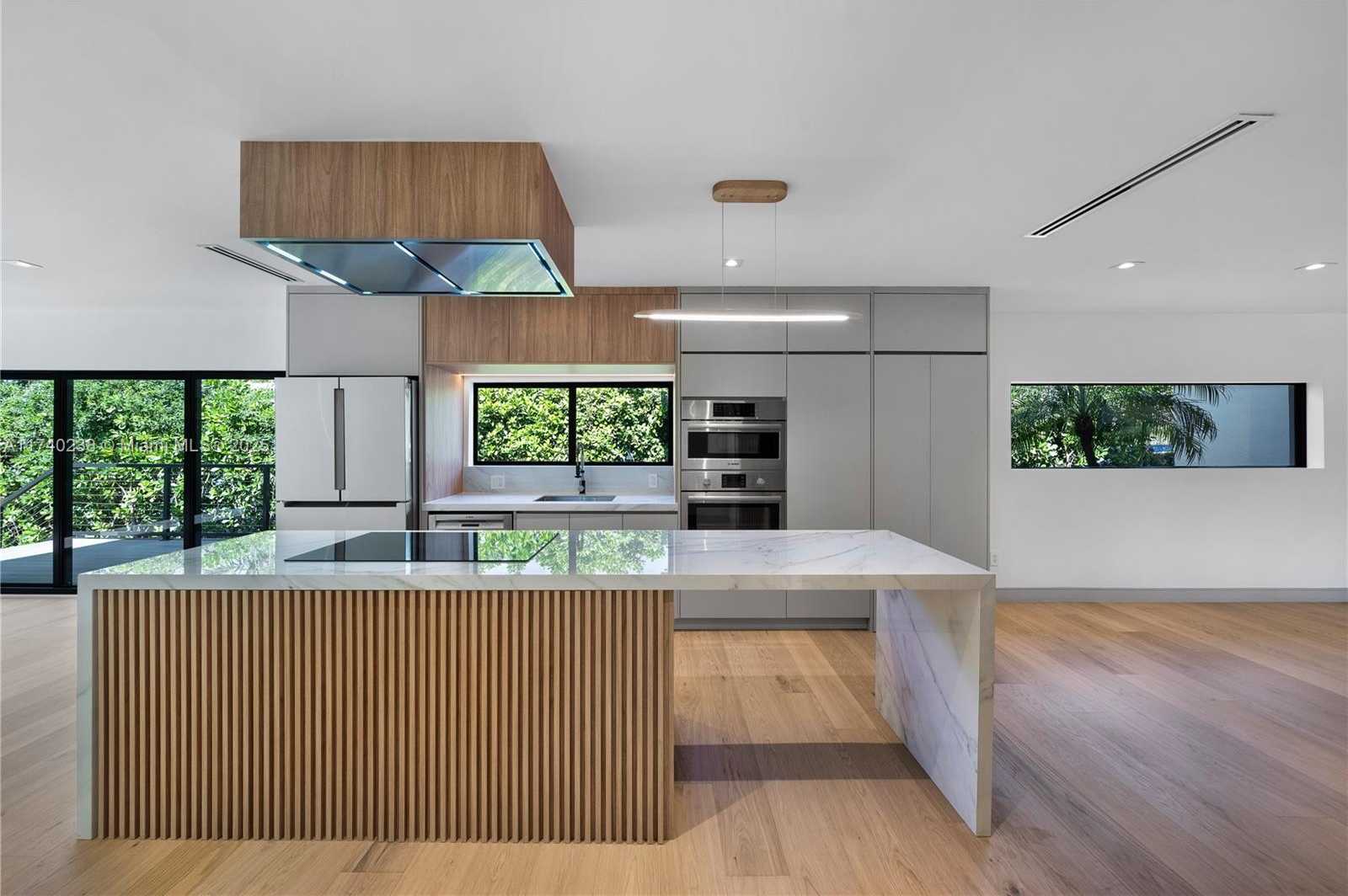 Small Image of 9048 DICKENS AVE, Surfside Number 18
