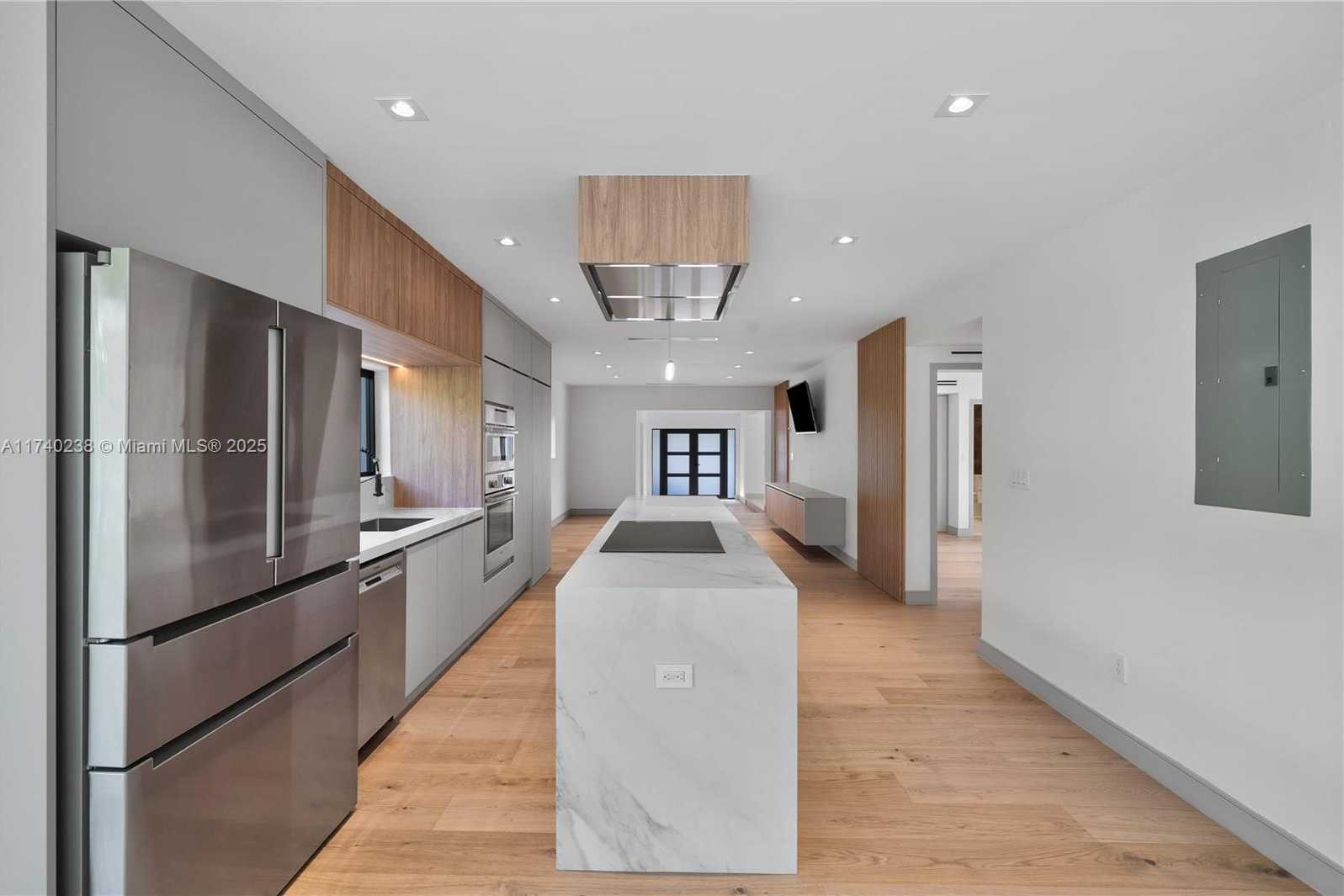 Small Image of 9048 DICKENS AVE, Surfside Number 21