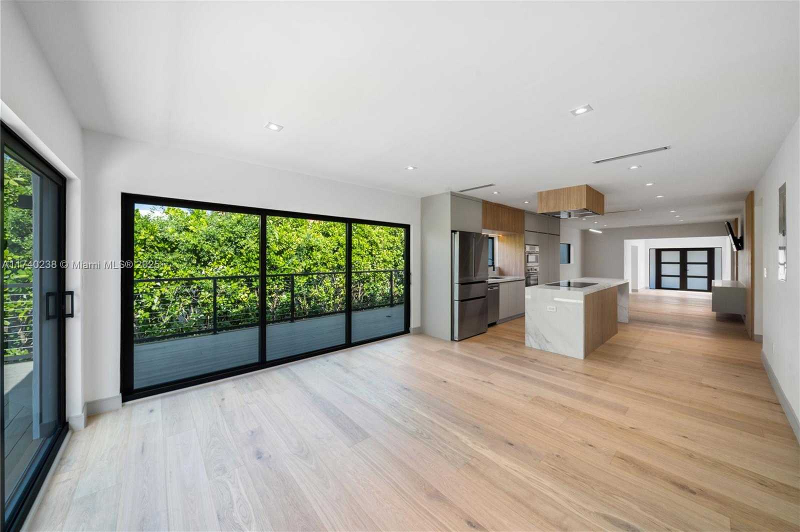 Small Image of 9048 DICKENS AVE, Surfside Number 24