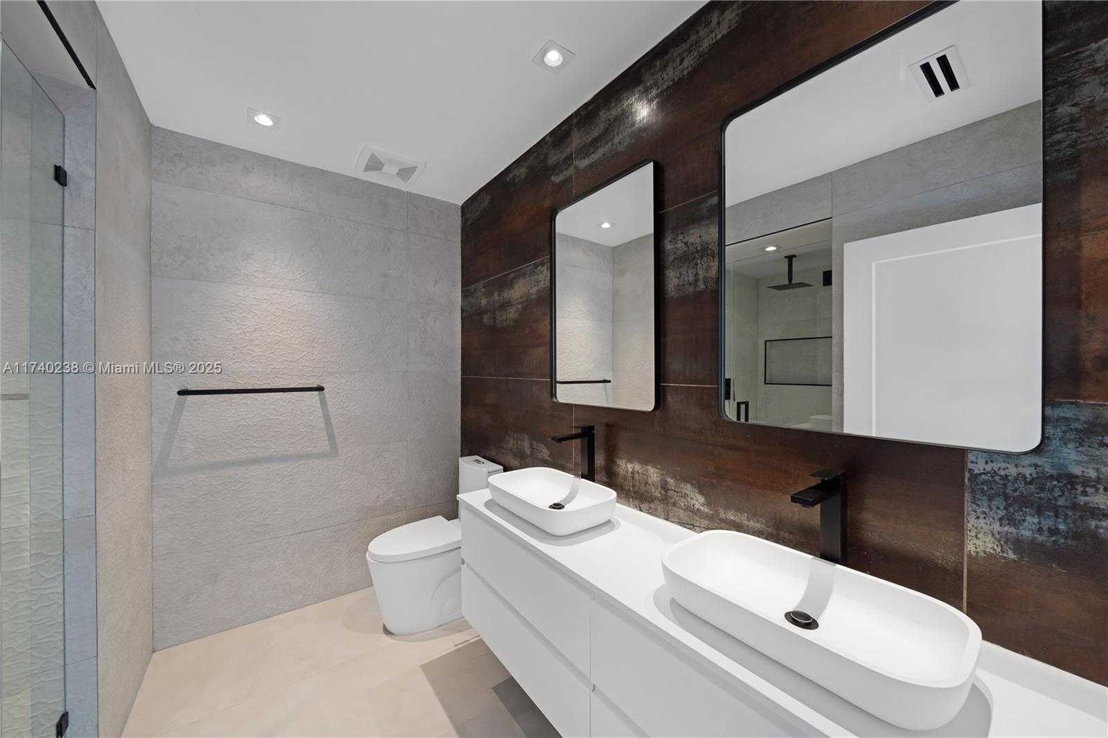 Small Image of 9048 DICKENS AVE, Surfside Number 26