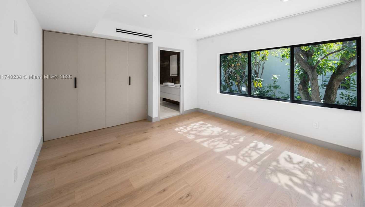 Small Image of 9048 DICKENS AVE, Surfside Number 28