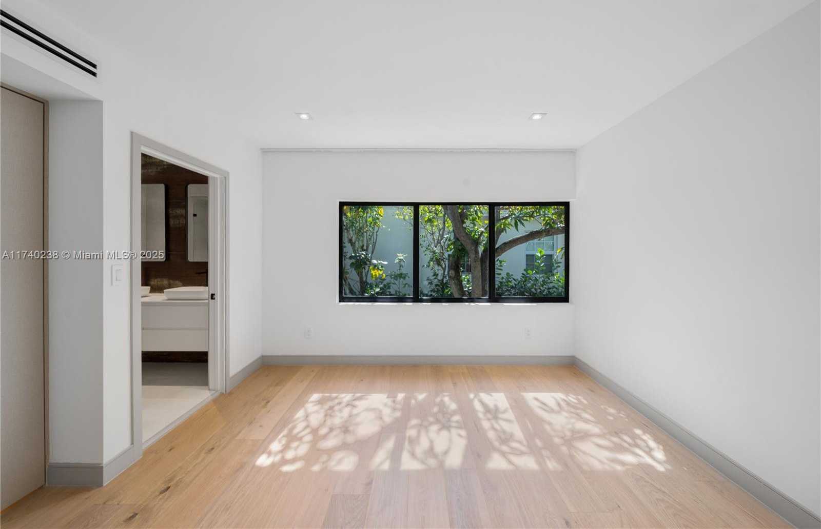 Small Image of 9048 DICKENS AVE, Surfside Number 29