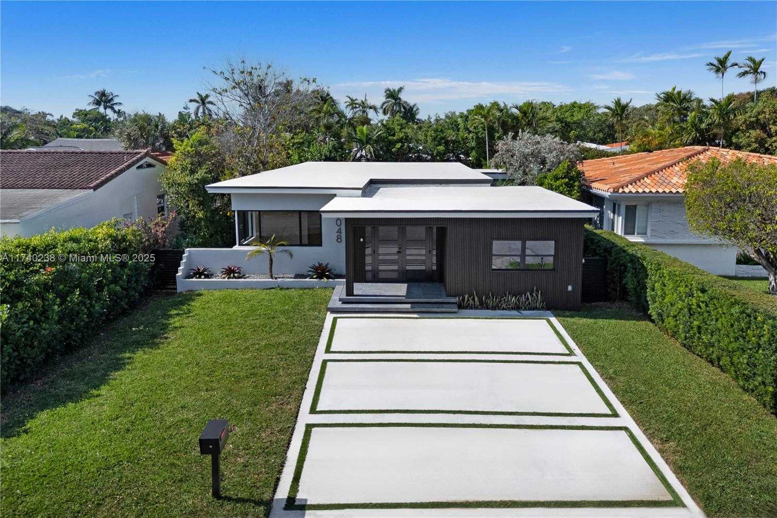 Small Image of 9048 DICKENS AVE, Surfside Number 3