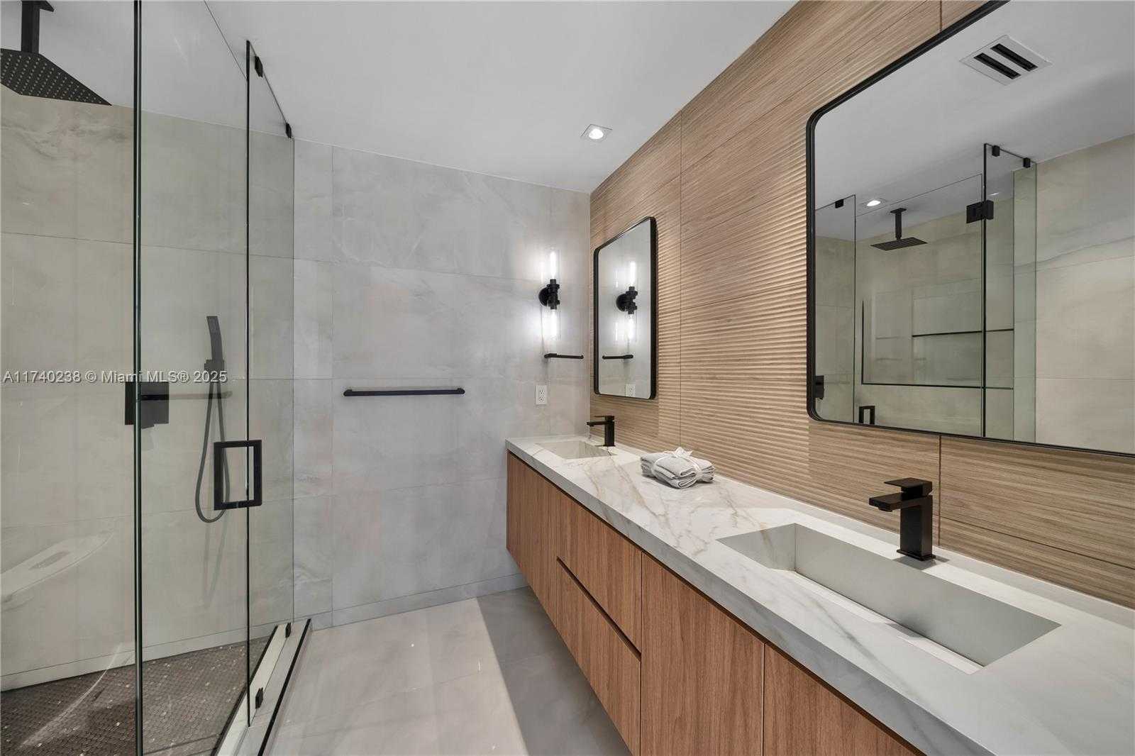 Small Image of 9048 DICKENS AVE, Surfside Number 33