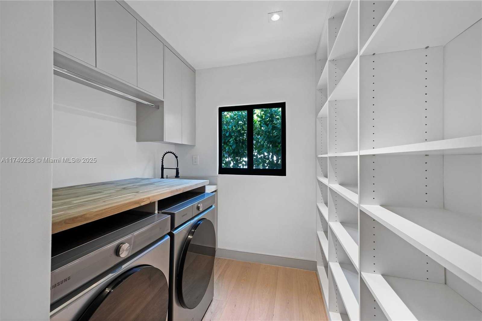 Small Image of 9048 DICKENS AVE, Surfside Number 35