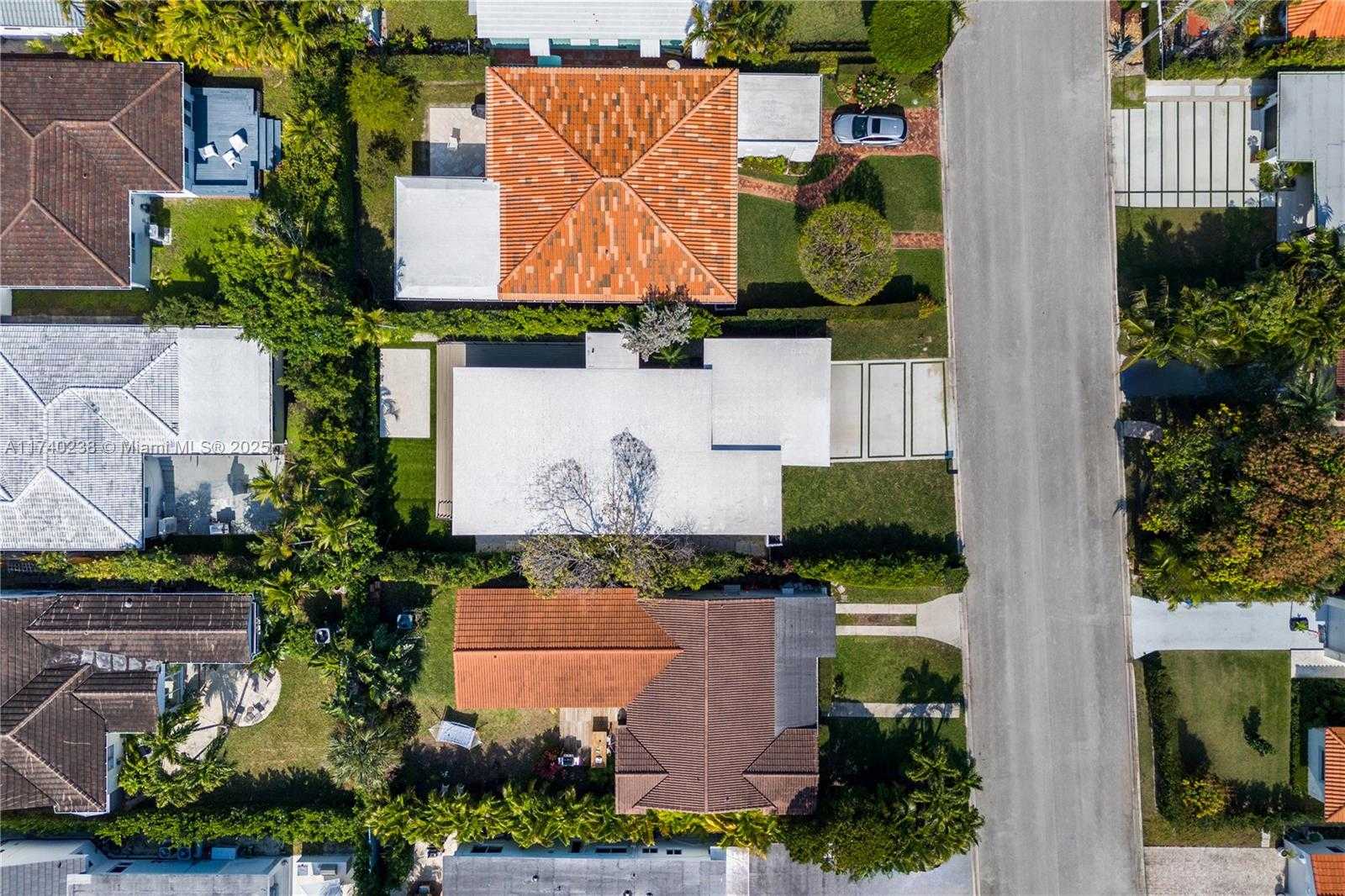Small Image of 9048 DICKENS AVE, Surfside Number 42