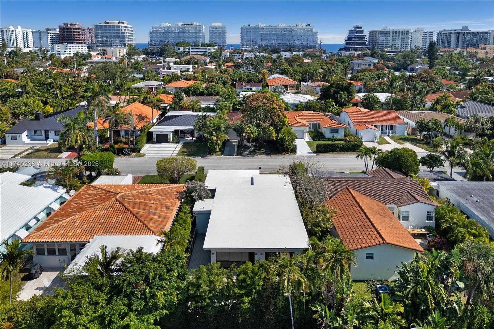 Small Image of 9048 DICKENS AVE, Surfside Number 43