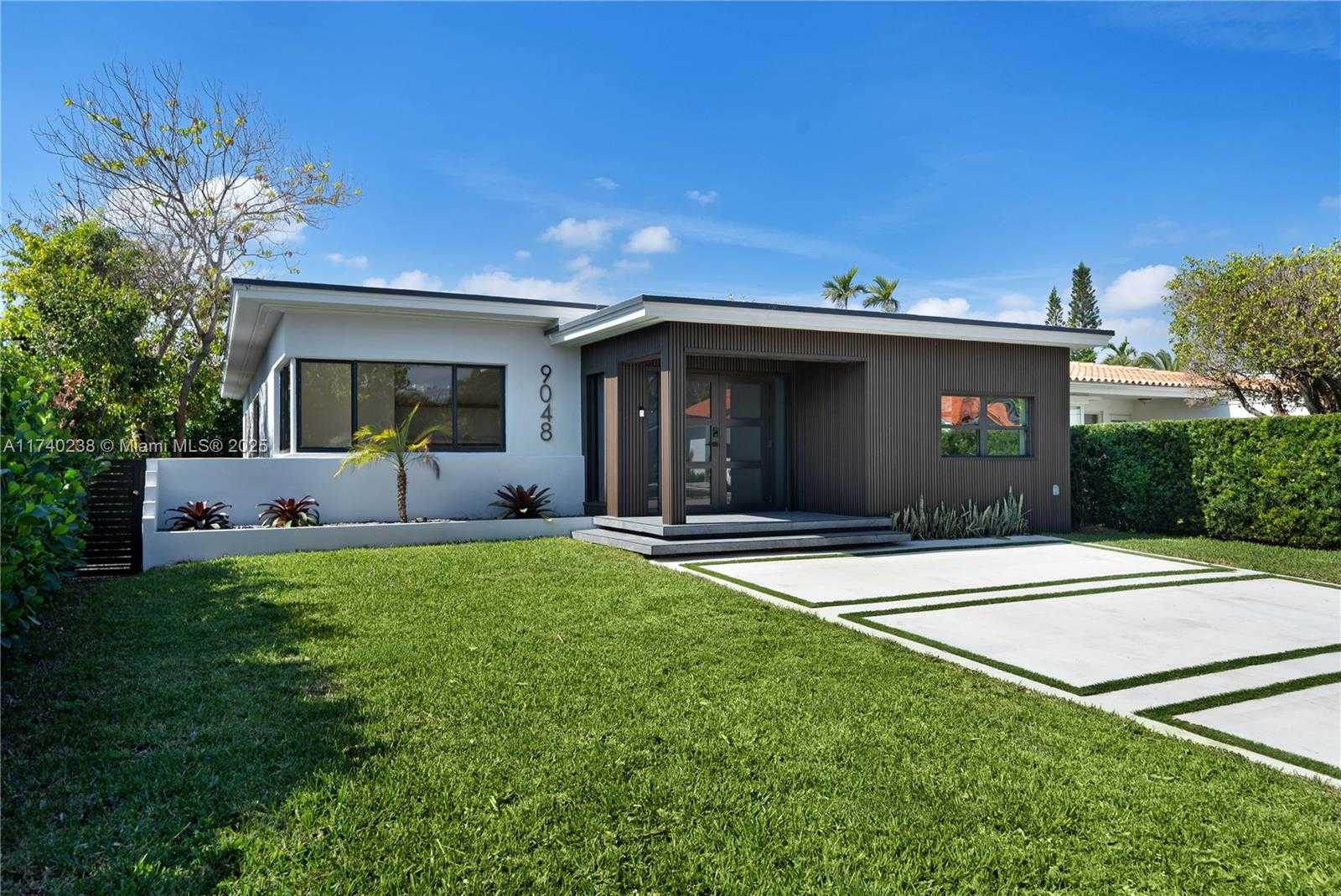 Small Image of 9048 DICKENS AVE, Surfside Number 46