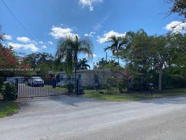 Small Image of 11624 SOUTH WEST 93RD ST, Miami Number 3
