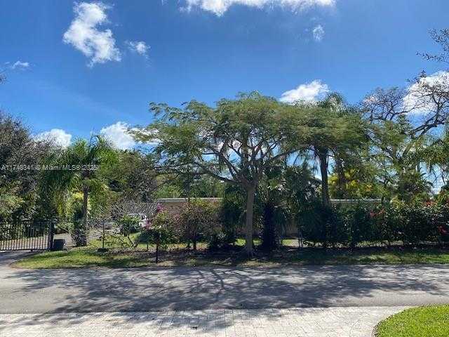 Small Image of 11624 SOUTH WEST 93RD ST, Miami Number 4
