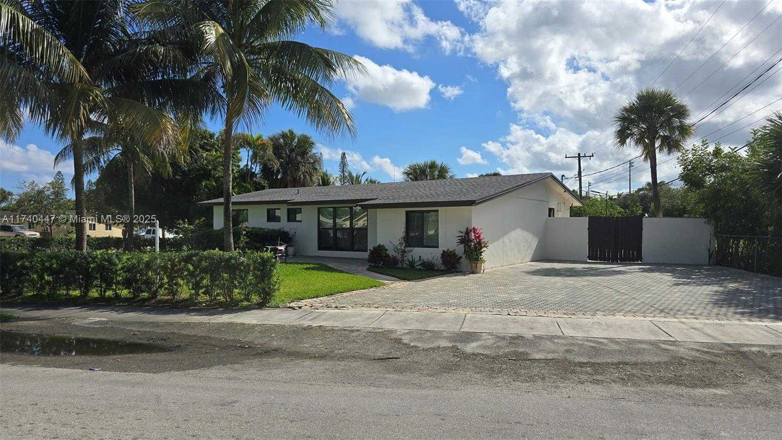 Small Image of 5051 NORTH EAST 6TH AVE, Deerfield Beach Number 2