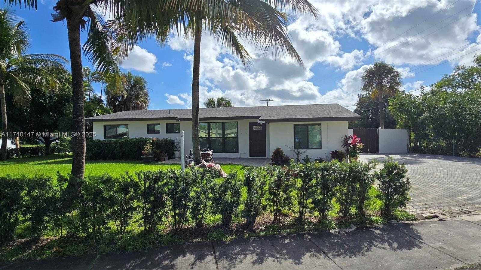 Small Image of 5051 NORTH EAST 6TH AVE, Deerfield Beach Number 3