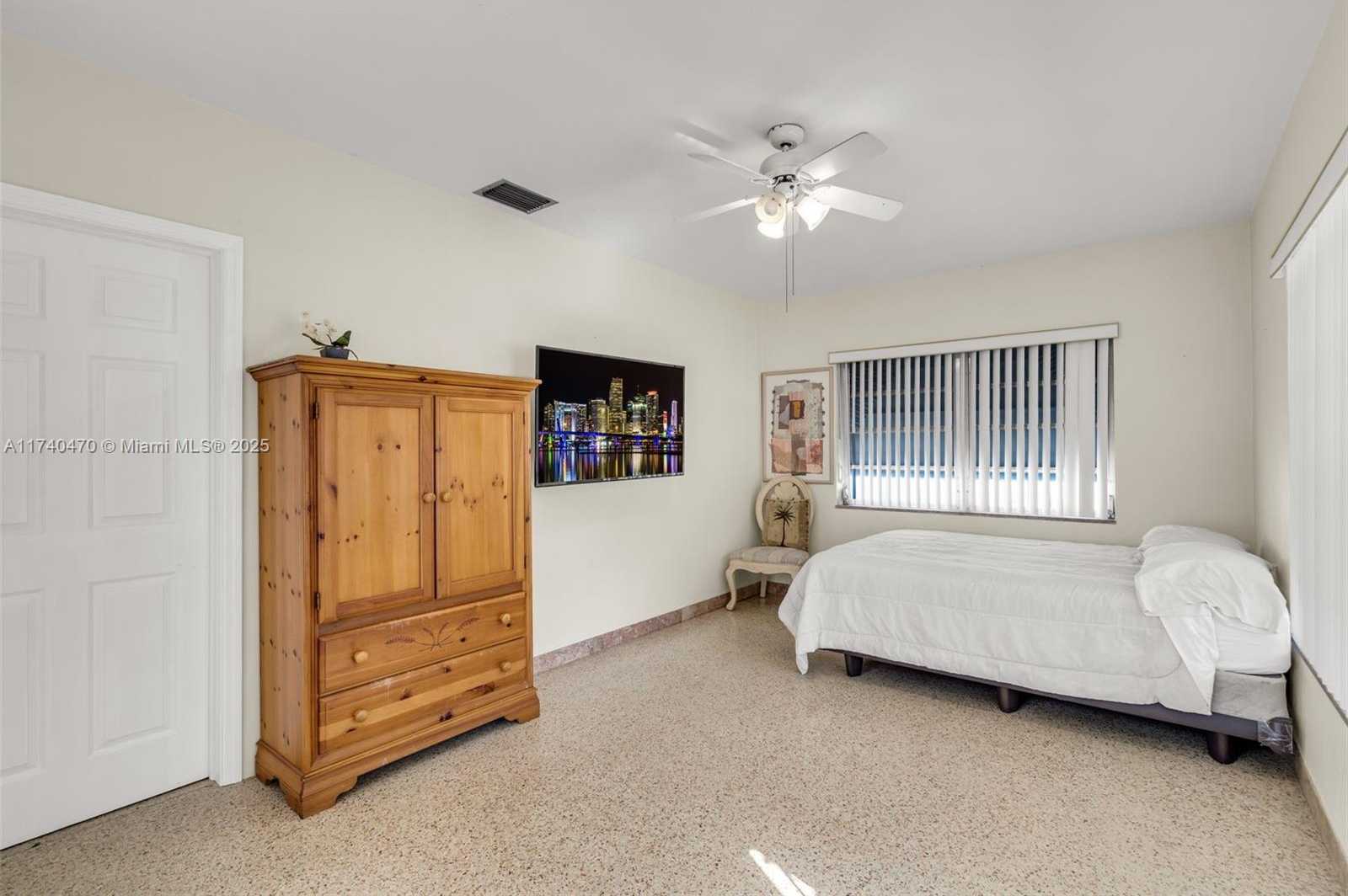 Small Image of 201 NORTH WEST 14TH AVE, Miami Number 17