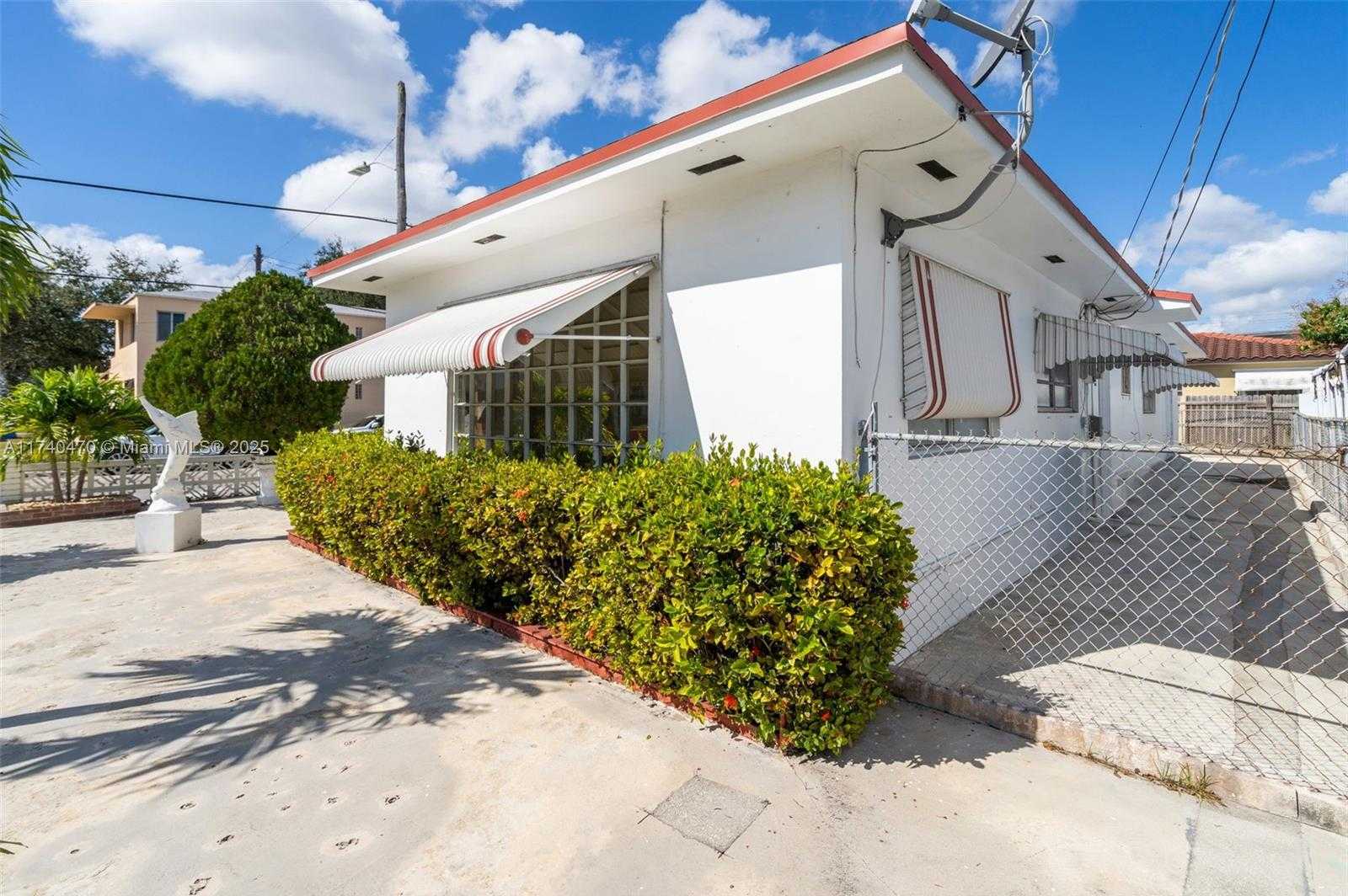 Small Image of 201 NORTH WEST 14TH AVE, Miami Number 25