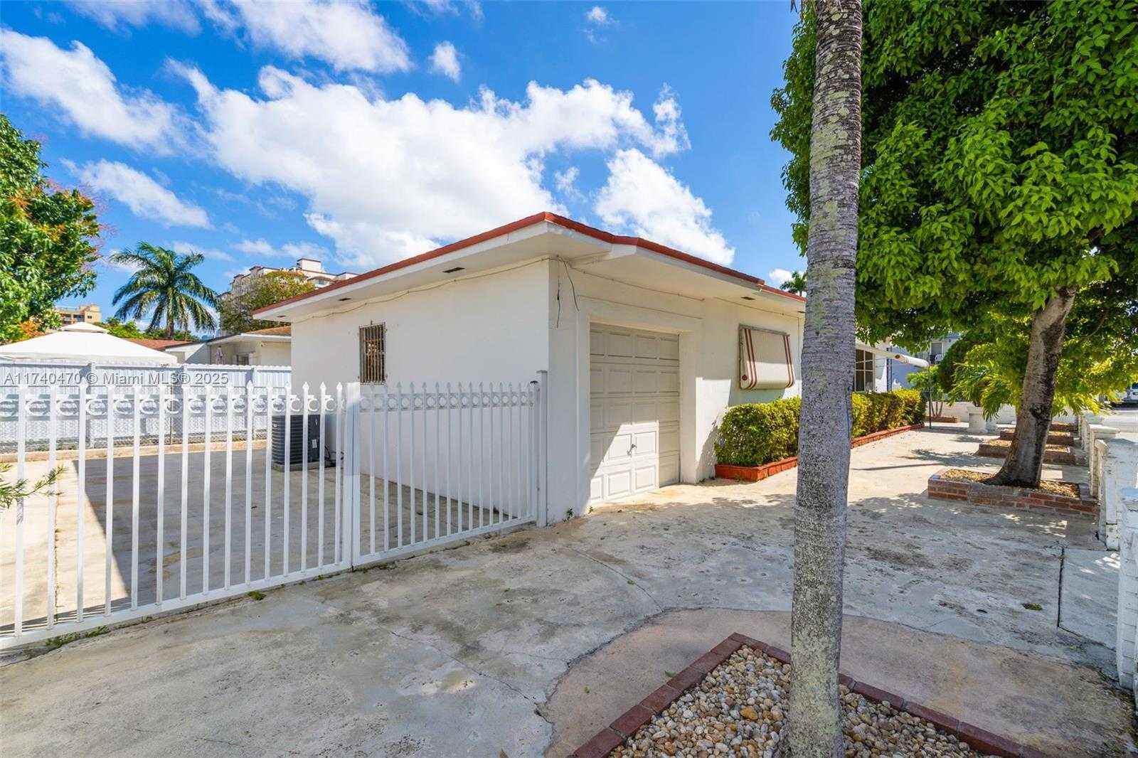 Small Image of 201 NORTH WEST 14TH AVE, Miami Number 3