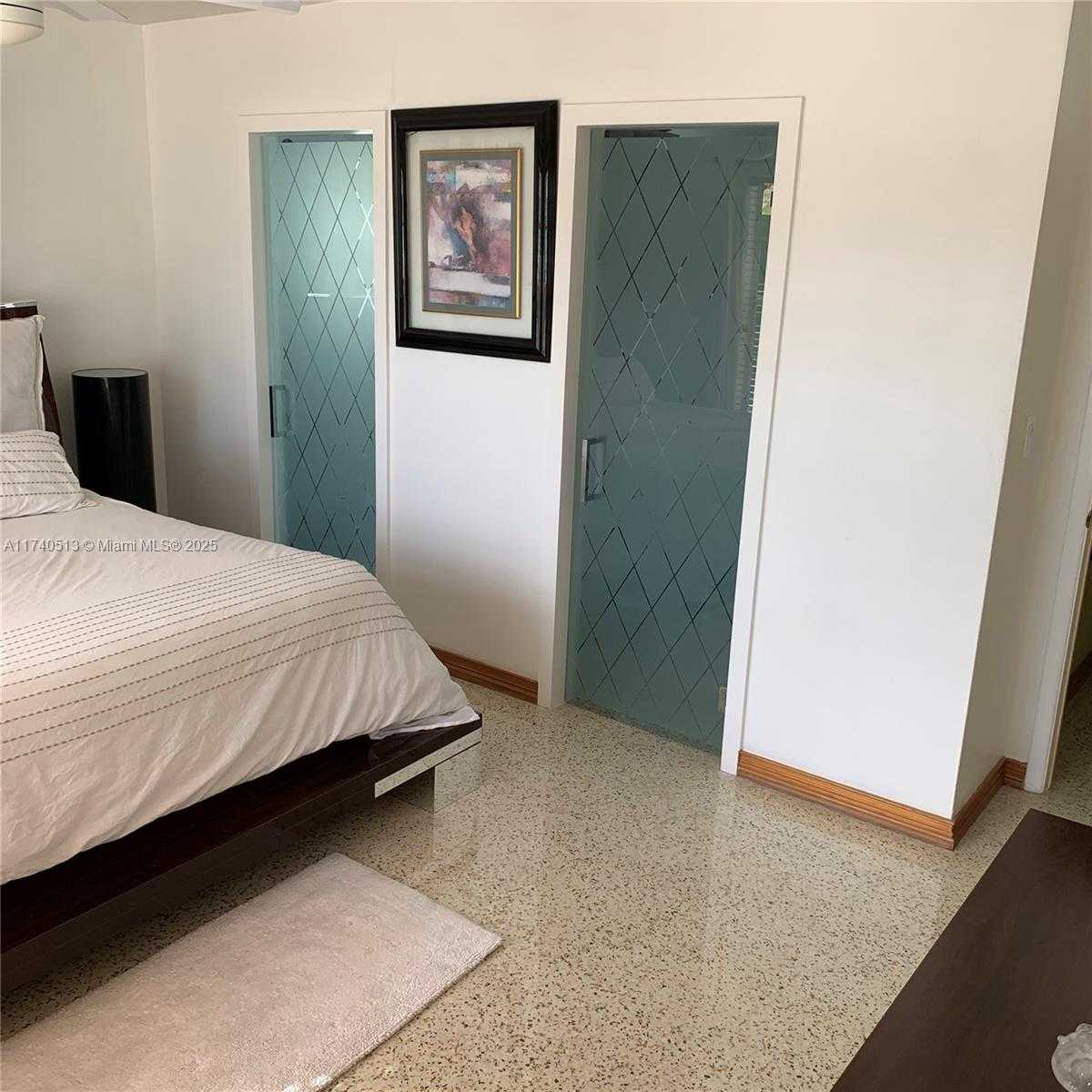 Small Image of 12945 CHERRY RD, North Miami Number 10