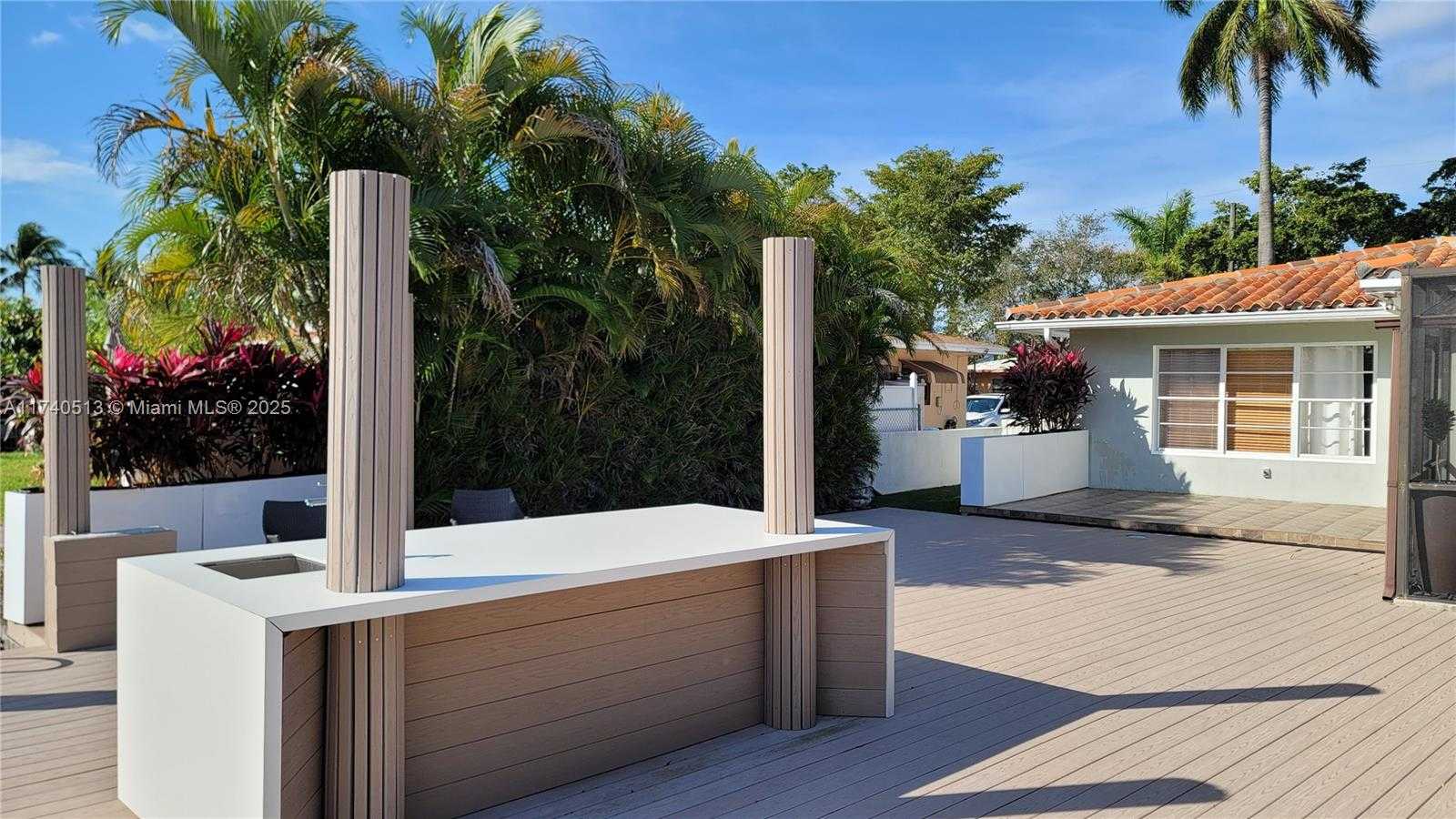 Small Image of 12945 CHERRY RD, North Miami Number 17