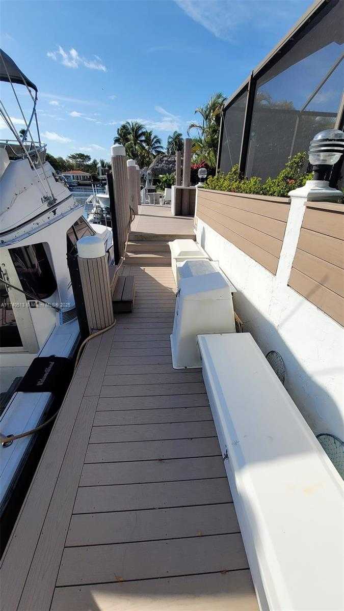 Small Image of 12945 CHERRY RD, North Miami Number 18