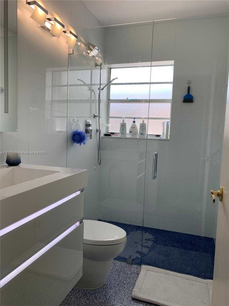 Small Image of 12945 CHERRY RD, North Miami Number 2