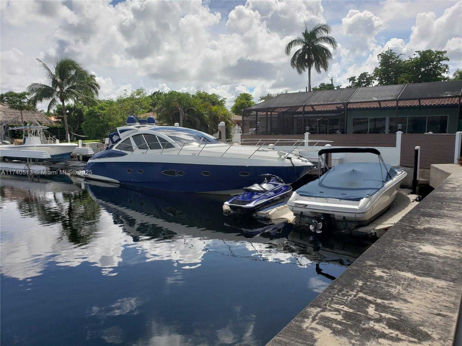Small Image of 12945 CHERRY RD, North Miami Number 20